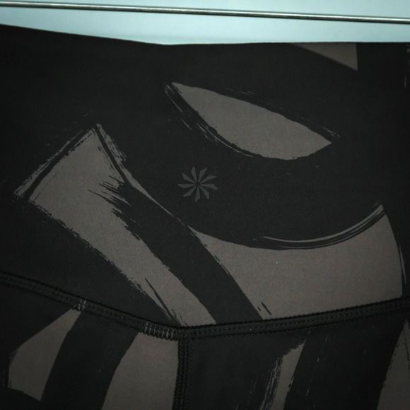 Athleta Size Large L Tenacity 7/8 Tight Gray Black Print High Waist Leggings - Picture 4 of 9